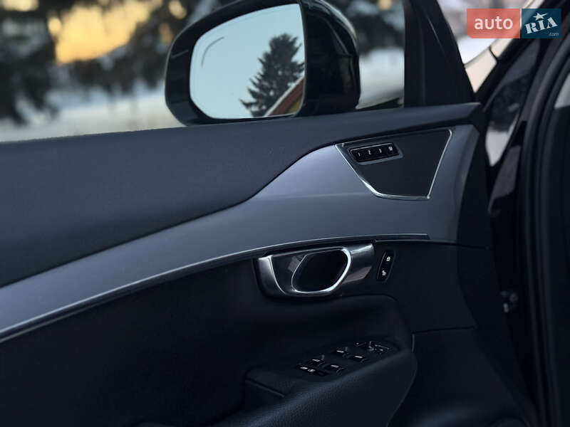 Внедорожник / Кроссовер Volvo XC90 2017 в Староконстантинове