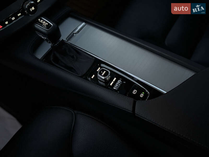 Внедорожник / Кроссовер Volvo XC90 2017 в Староконстантинове