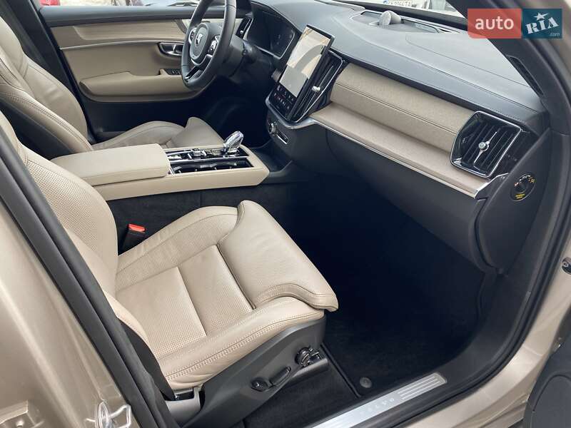 Внедорожник / Кроссовер Volvo XC90 2024 в Киеве