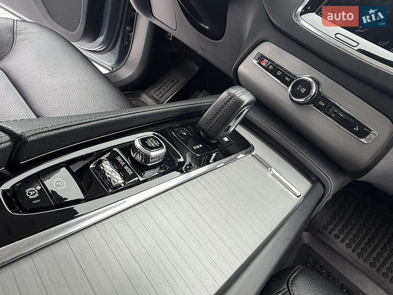 Внедорожник / Кроссовер Volvo XC90 2019 в Киеве