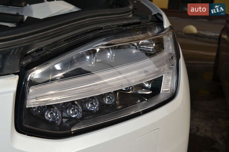 Внедорожник / Кроссовер Volvo XC90 2019 в Киеве