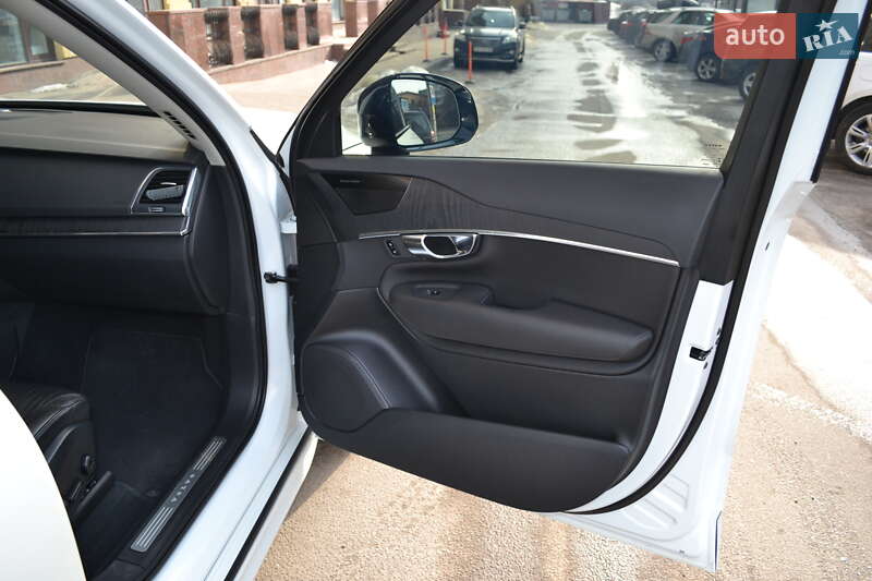 Внедорожник / Кроссовер Volvo XC90 2019 в Киеве