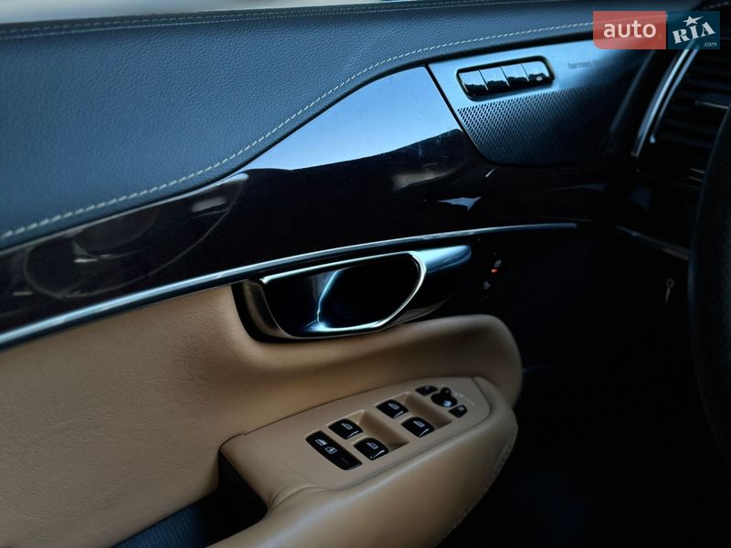 Внедорожник / Кроссовер Volvo XC90 2018 в Киеве