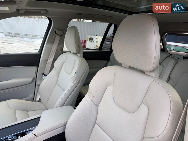Внедорожник / Кроссовер Volvo XC90 2019 в Киеве