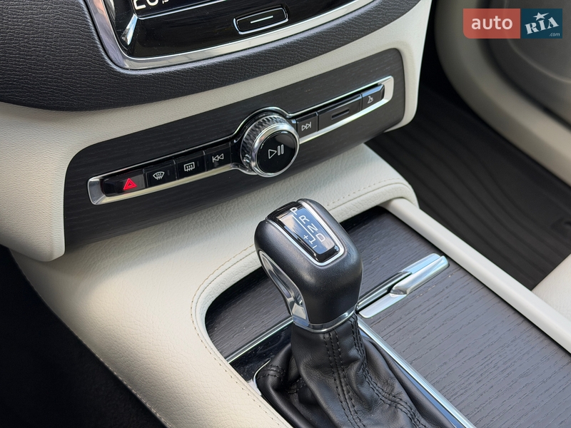 Внедорожник / Кроссовер Volvo XC90 2019 в Киеве