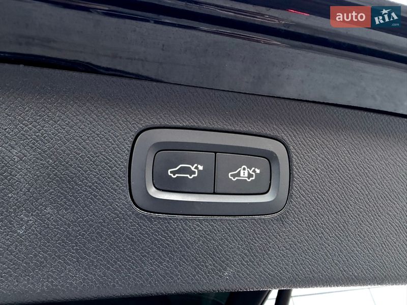 Внедорожник / Кроссовер Volvo XC90 2024 в Киеве