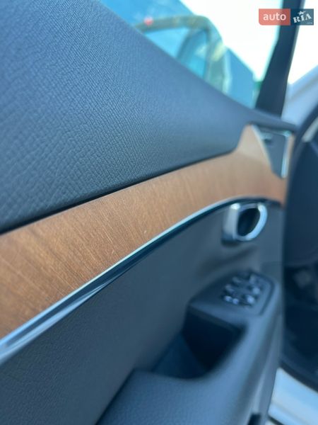 Внедорожник / Кроссовер Volvo XC90 2021 в Киеве