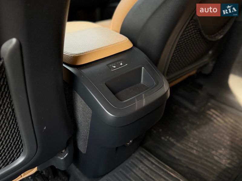 Внедорожник / Кроссовер Volvo XC90 2016 в Шептицькому