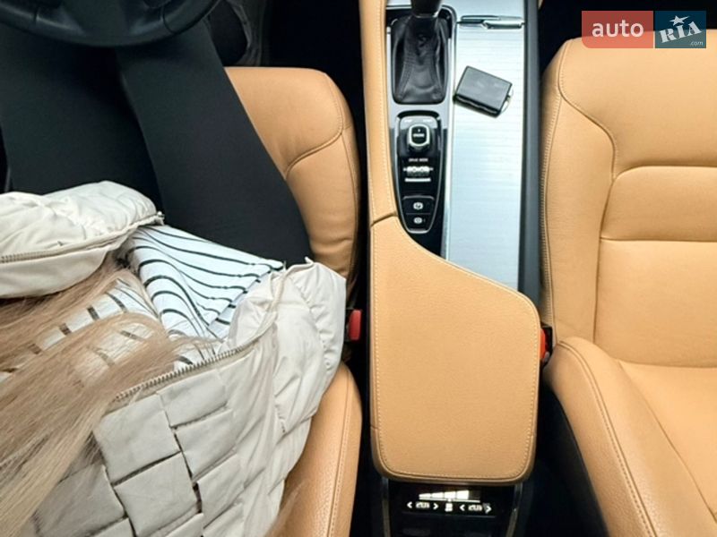 Позашляховик / Кросовер Volvo XC90 2017 в Вараші