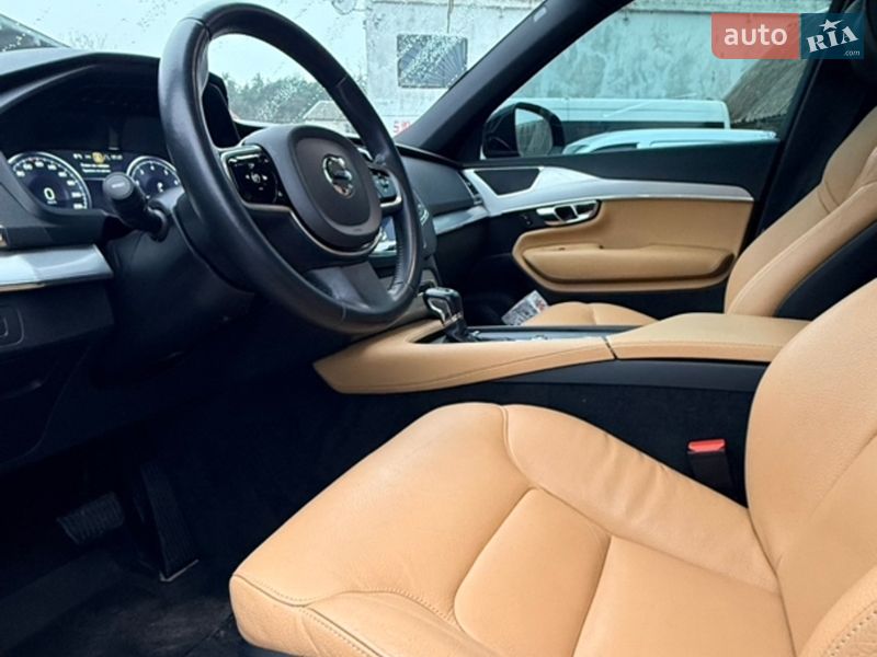 Позашляховик / Кросовер Volvo XC90 2017 в Вараші