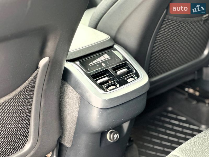 Внедорожник / Кроссовер Volvo XC90 2017 в Киеве фото 23 Внедорожник / Кроссовер Volvo XC90 2017 в Киеве