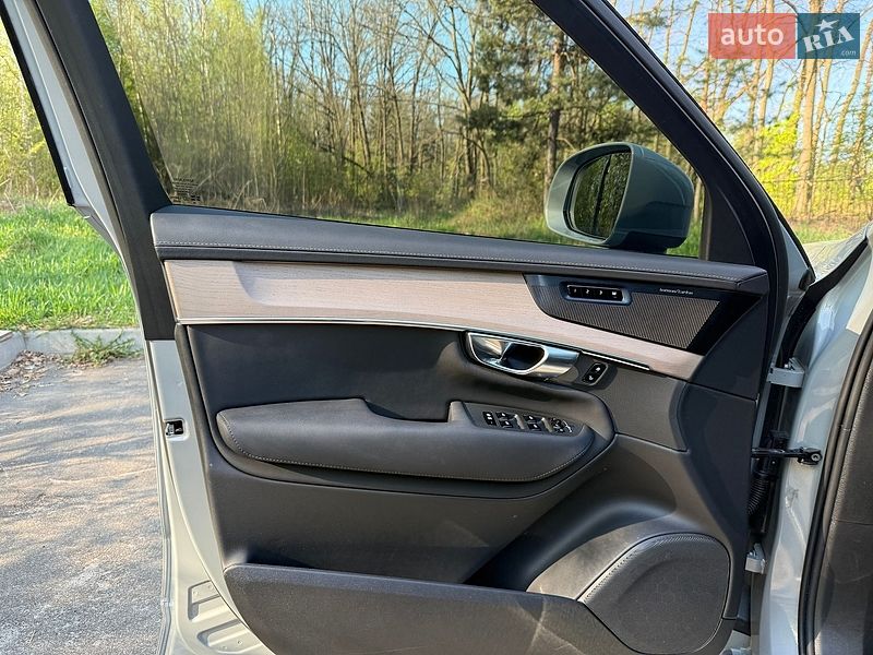 Внедорожник / Кроссовер Volvo XC90 2025 в Киеве