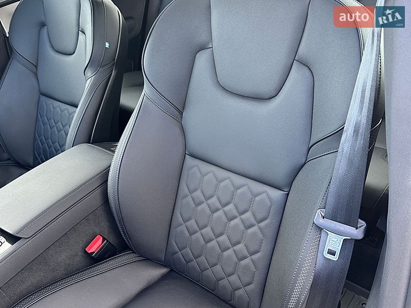 Внедорожник / Кроссовер Volvo XC90 2025 в Киеве