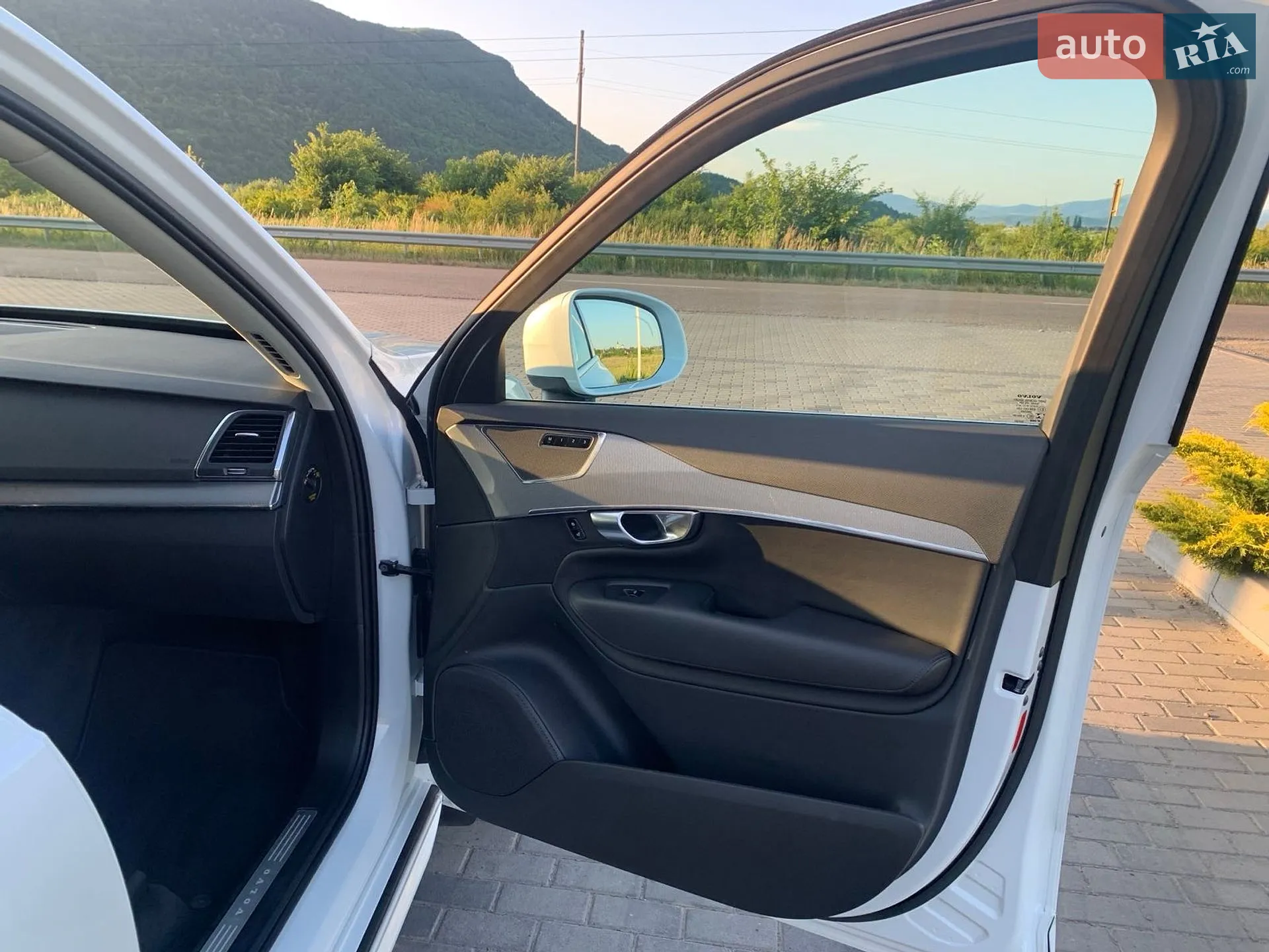 2022 Volvo XC90 - мініатюра 15