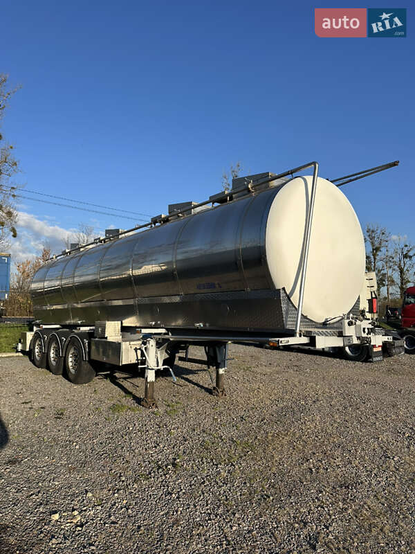 Цистерна напівпричіп Wielton NS34 2004 в Жовкві