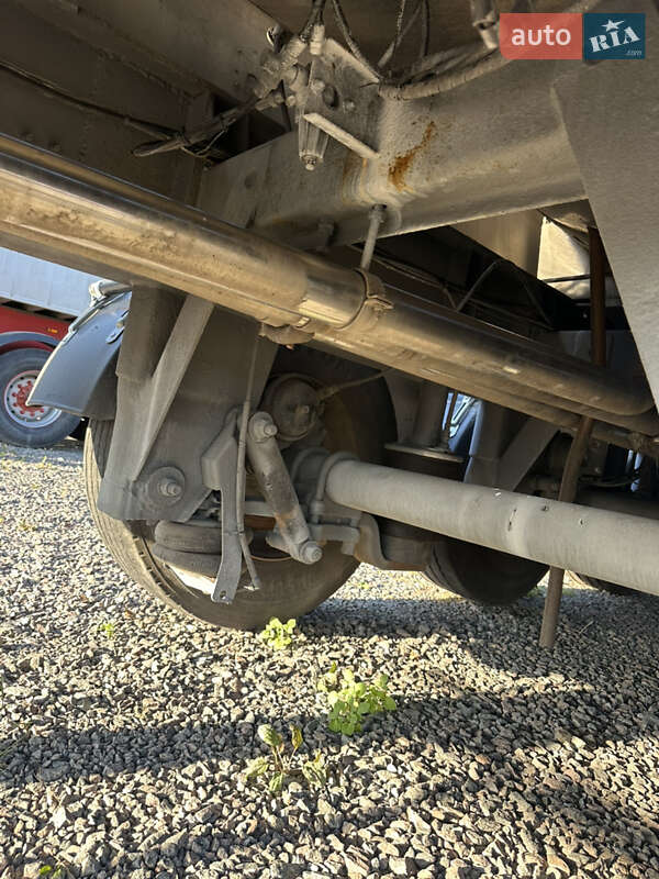 Цистерна напівпричіп Wielton NS34 2004 в Жовкві