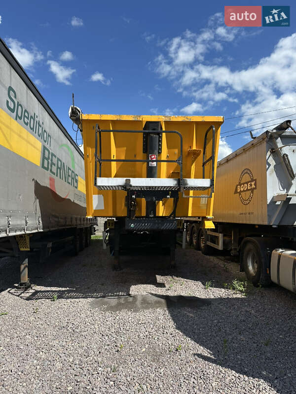 Зерновоз - напівпричіп Wielton NW 3 2011 в Сарнах