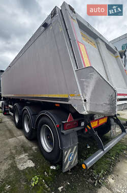 Самоскид напівпричіп Wielton NW 2008 в Луцьку