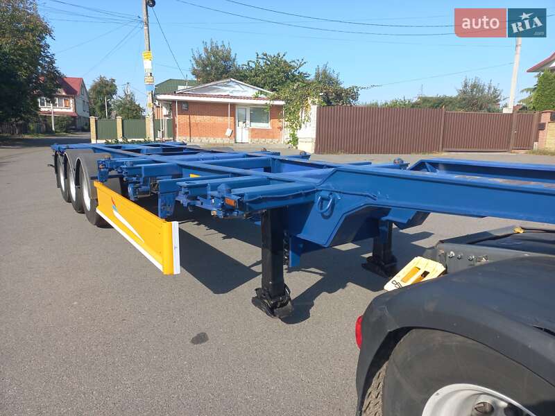 Контейнеровоз Wielton SAF 2009 в Хмельницькому