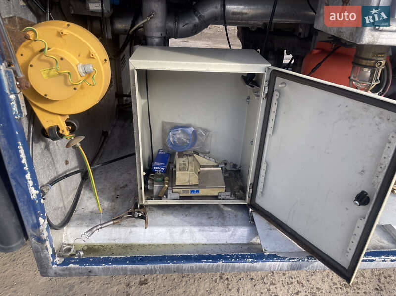 Цистерна полуприцеп Willig Sana 1993 в Львове