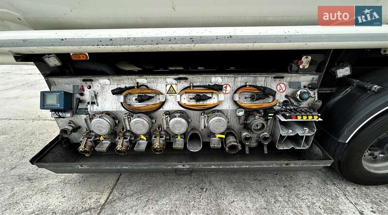 Цистерна полуприцеп Willig Sana 2009 в Львове