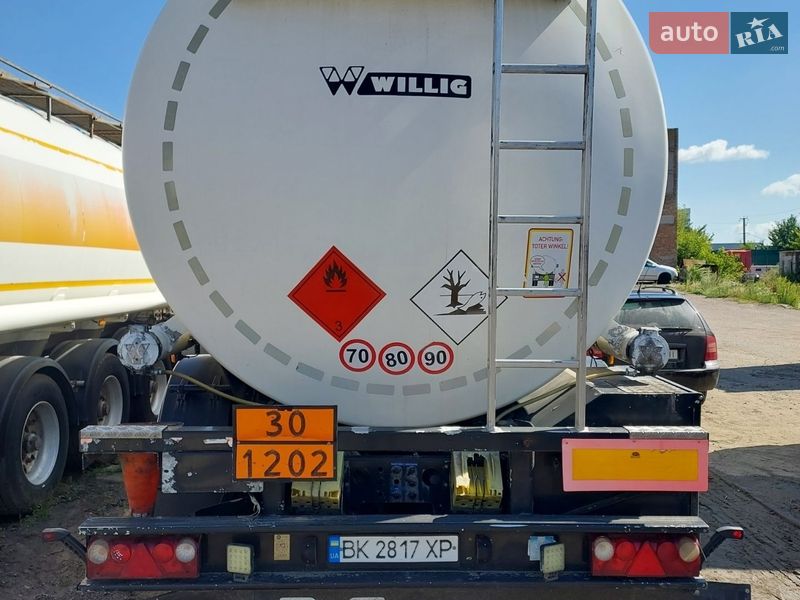 Цистерна напівпричіп Willig Turbud 2010 в Рівному