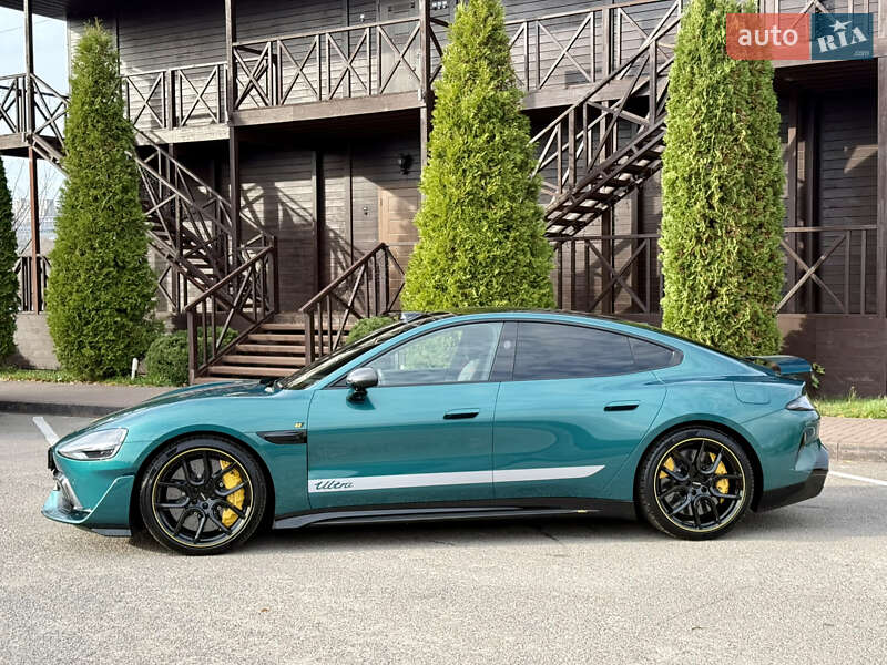 Седан Xiaomi SU7 Ultra 2025 в Дніпрі