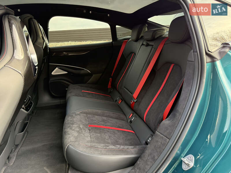 Седан Xiaomi SU7 Ultra 2025 в Дніпрі