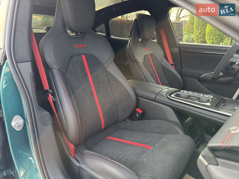 Седан Xiaomi SU7 Ultra 2025 в Дніпрі