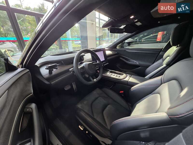 Седан Xiaomi SU7 2025 в Києві