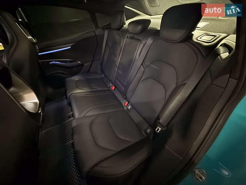 Седан Xiaomi SU7 2025 в Киеве