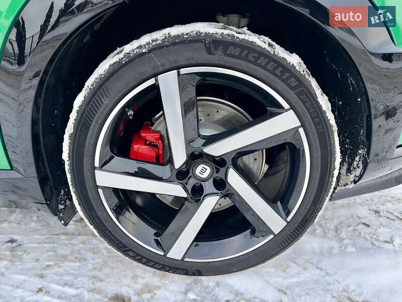 Седан Xiaomi YU7 2025 в Киеве