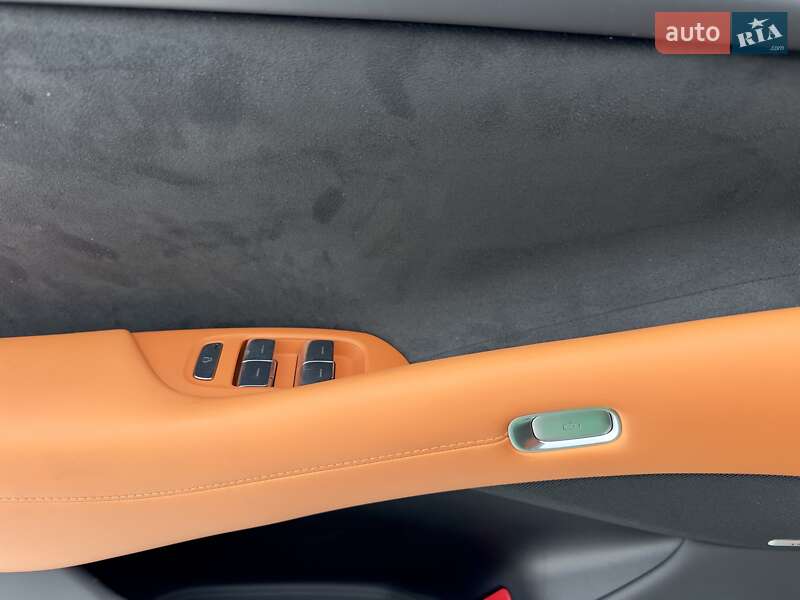 Седан Xiaomi YU7 2025 в Киеве