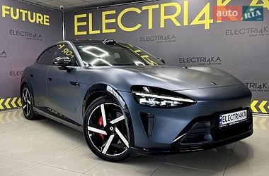 Седан Xiaomi YU7 2025 в Дніпрі