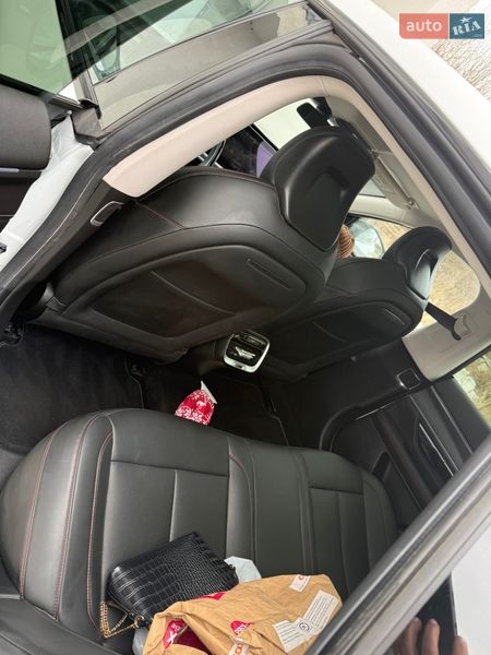 Седан Xpeng P7 2023 в Ужгороді