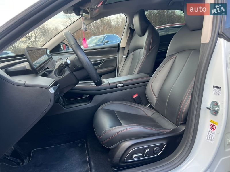 Седан Xpeng P7 2023 в Ужгороде