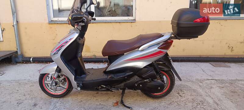 Скутер Yamaha Cygnus 2000 в Білгороді-Дністровському фото 3 Скутер Yamaha Cygnus 2000 в Білгороді-Дністровському