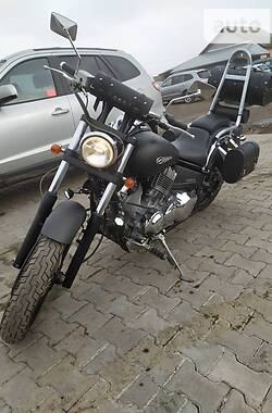 Мотоцикл Чоппер Yamaha Drag Star 400 2000 в Дубно