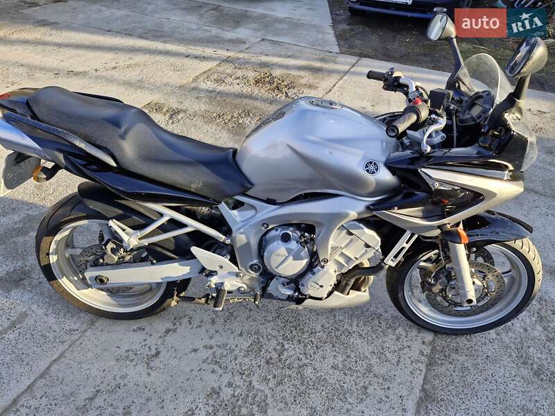 Мотоцикл Спорт-туризм Yamaha Fazer 2004 в 