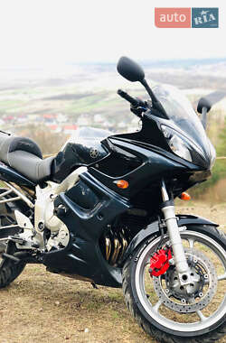 Мотоцикл Спорт-туризм Yamaha FZ6 S 2004 в 