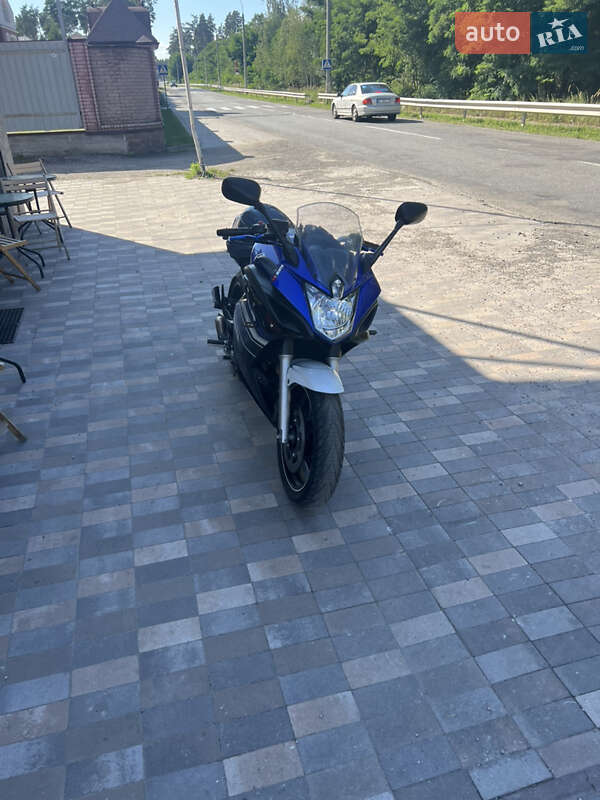 Спортбайк Yamaha FZ 2013 в Киеве фото 4 Спортбайк Yamaha FZ 2013 в Киеве