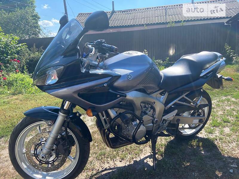 Yamaha FZS 600 Fazer
