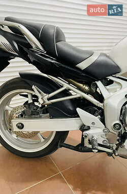 Мотоцикл Спорт-туризм Yamaha FZS 600 Fazer 2005 в 