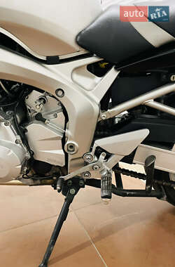 Мотоцикл Спорт-туризм Yamaha FZS 600 Fazer 2005 в 