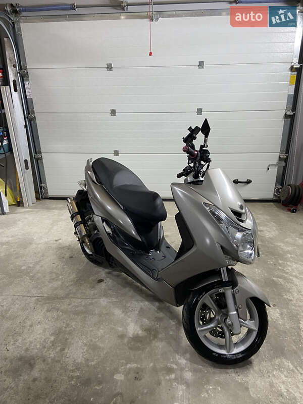 Макси-скутер Yamaha Majesty 2013 в Ивано-Франковске фото Макси-скутер Yamaha Majesty 2013 в Ивано-Франковске