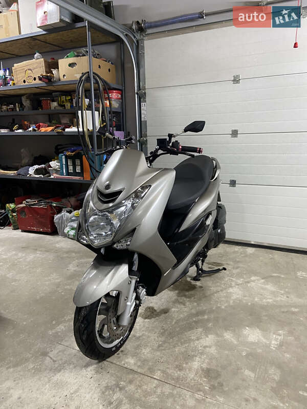 Макси-скутер Yamaha Majesty 2013 в Ивано-Франковске фото 4 Макси-скутер Yamaha Majesty 2013 в Ивано-Франковске