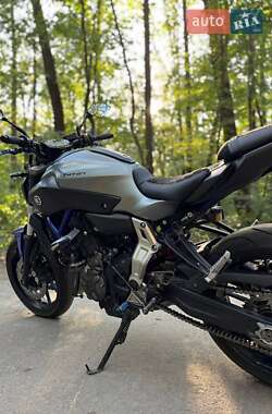 Мотоцикл Без обтекателей (Naked bike) Yamaha MT-07 2016 в 