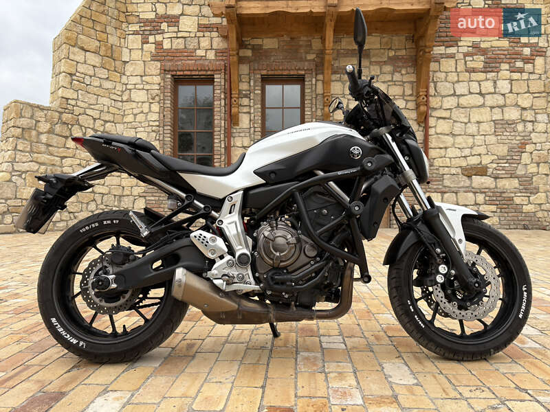 Мотоцикл Без обтекателей (Naked bike) Yamaha MT-07 2016 в 