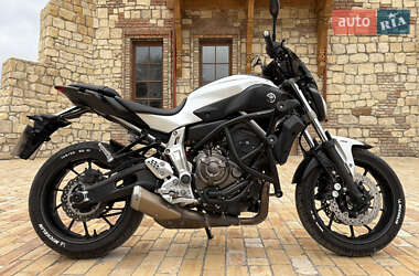 Мотоцикл Без обтекателей (Naked bike) Yamaha MT-07 2016 в 