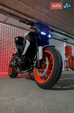Мотоцикл Без обтекателей (Naked bike) Yamaha MT-09 2018 в 